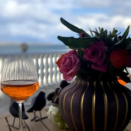 Azure Retreat- Boutique Seaside & Guest Semesterbostad *